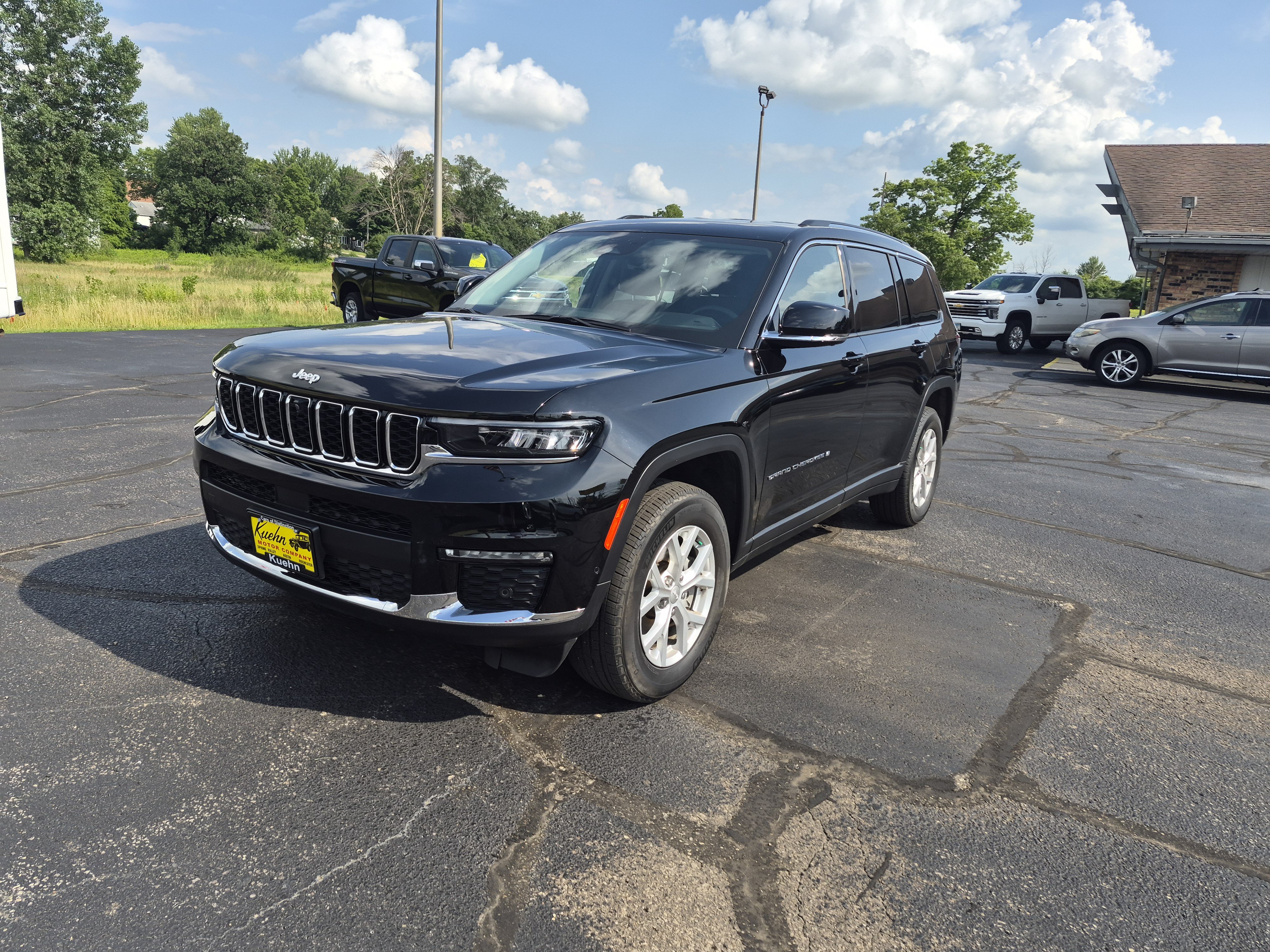 Used 2023 Jeep Grand Cherokee L Limited w/ Luxury Tech Group II AWD/4WD image 4