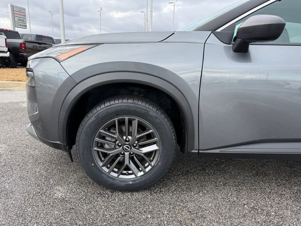 Used 2023 Nissan Rogue S image 27