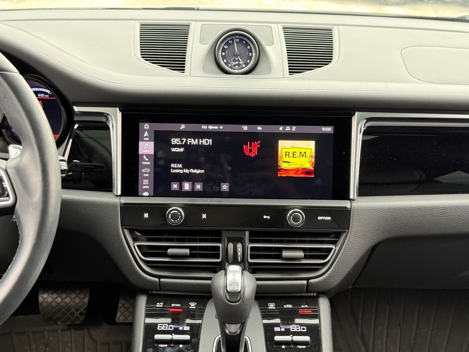 Used 2023 Porsche Macan AWD/4WD image 12