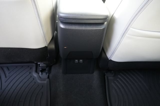 Used 2024 Toyota Prius XLE FWD image 17