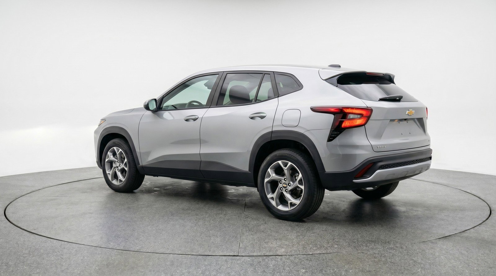 Used 2025 Chevrolet Trax LT FWD image 6