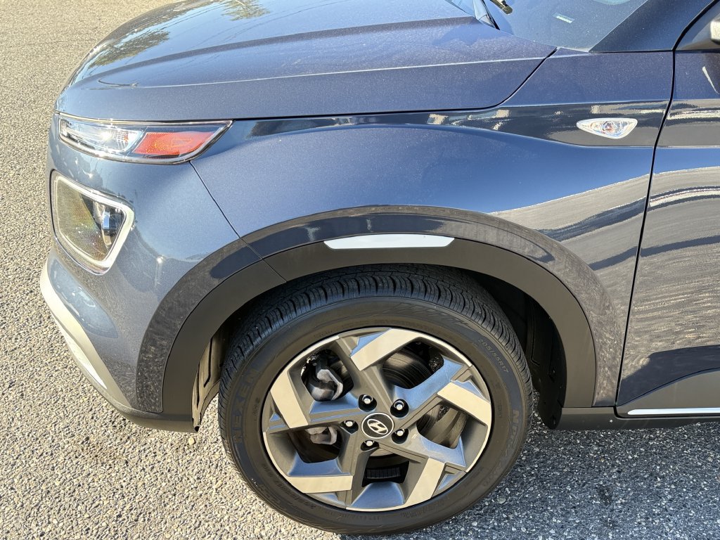 Certified 2023 Hyundai Venue Limited FWD image 10
