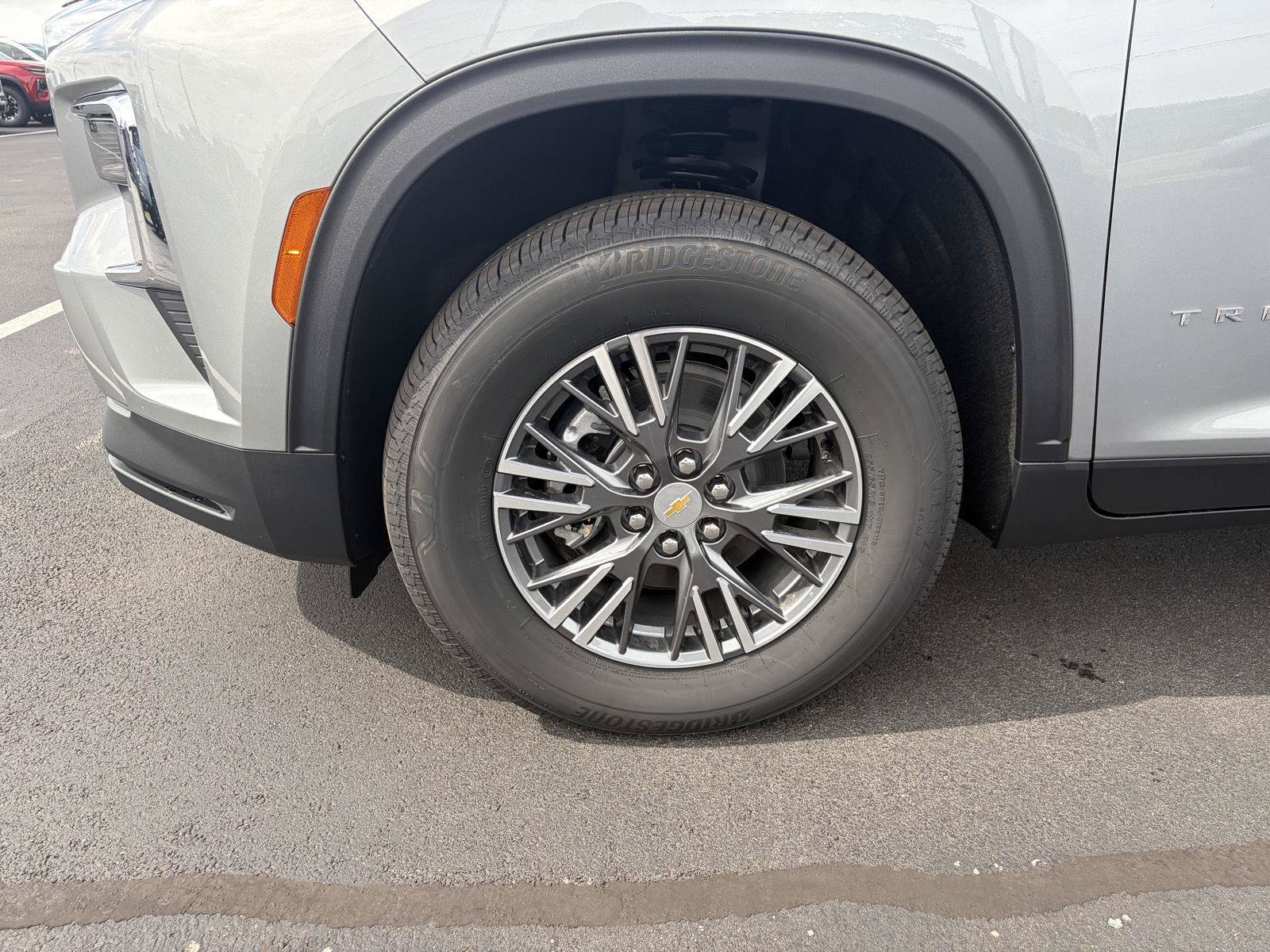 New 2026 Chevrolet Traverse LT w/ Driver Confidence Package AWD/4WD image 10
