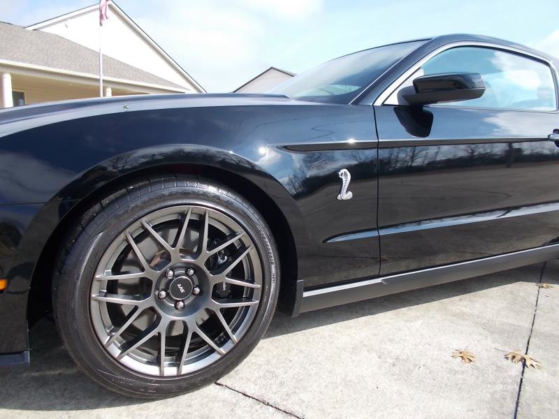 Used 2011 Ford Mustang Shelby GT500 w/ SVT Performance Pkg image 9