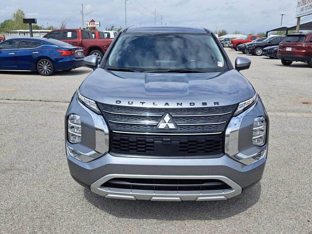 Used 2024 Mitsubishi Outlander SE image 3