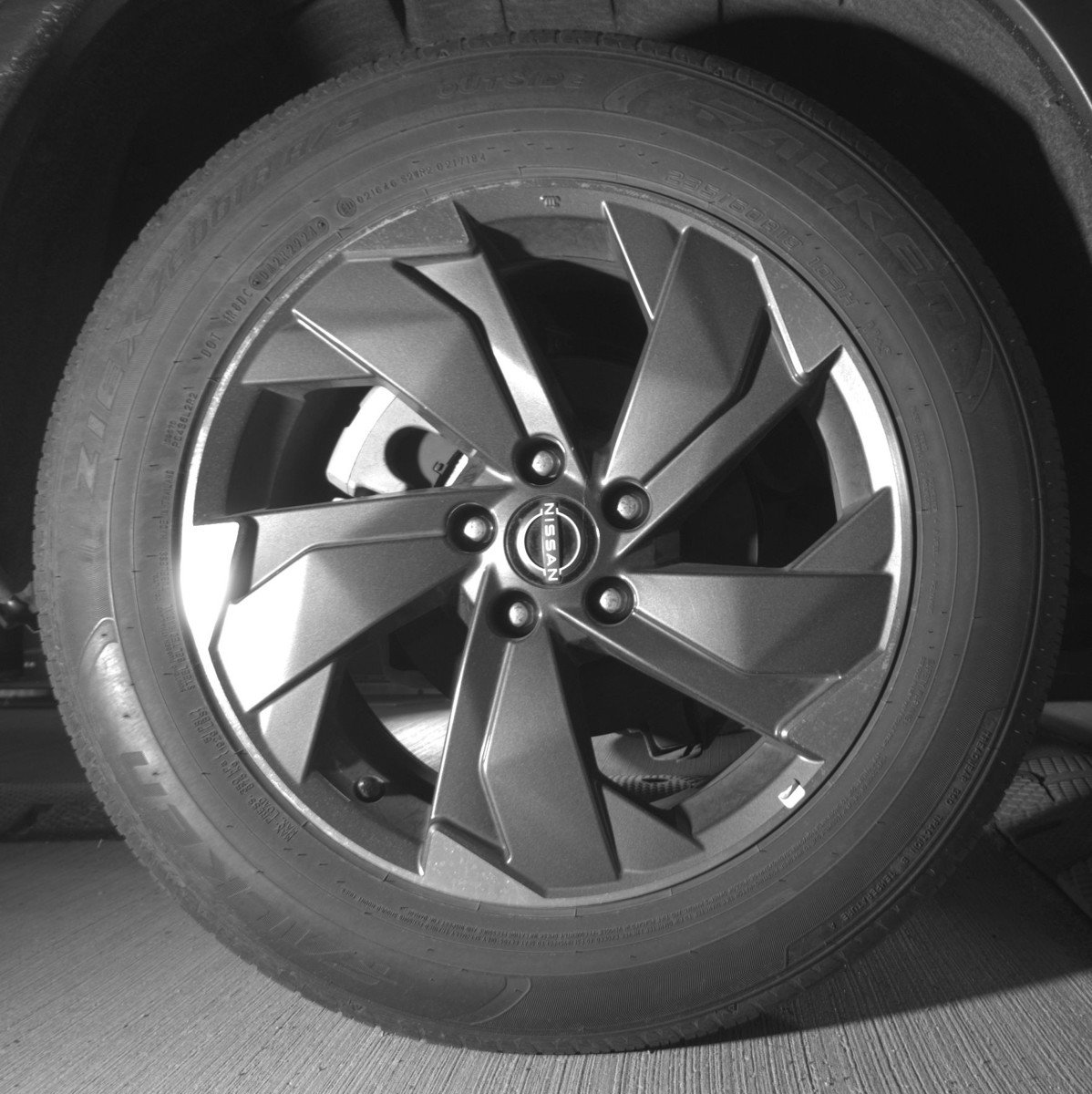 Used 2025 Nissan Rogue SV FWD image 15