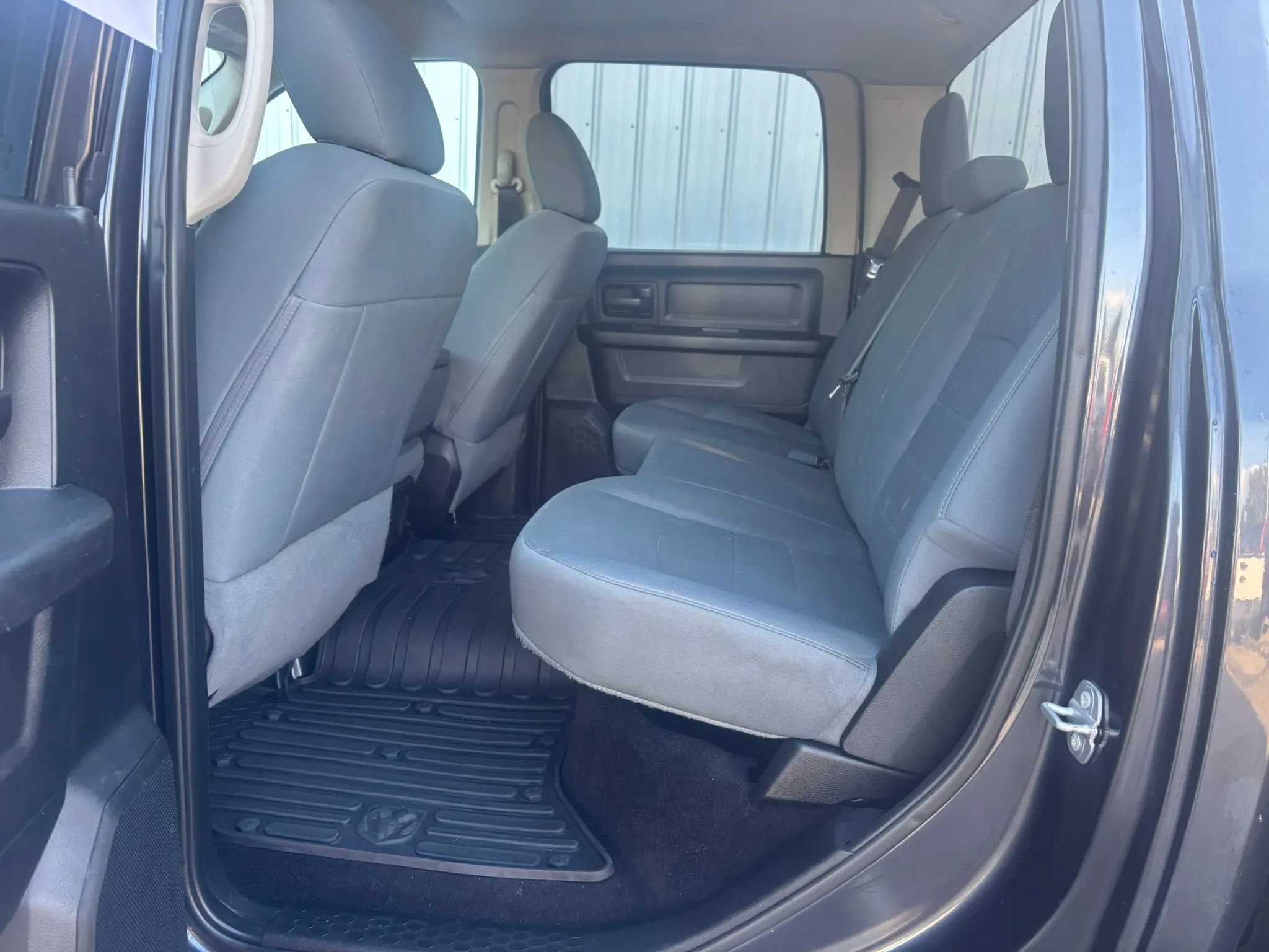 Used 2017 RAM 1500 ST w/ SXT Appearance Group AWD/4WD image 18