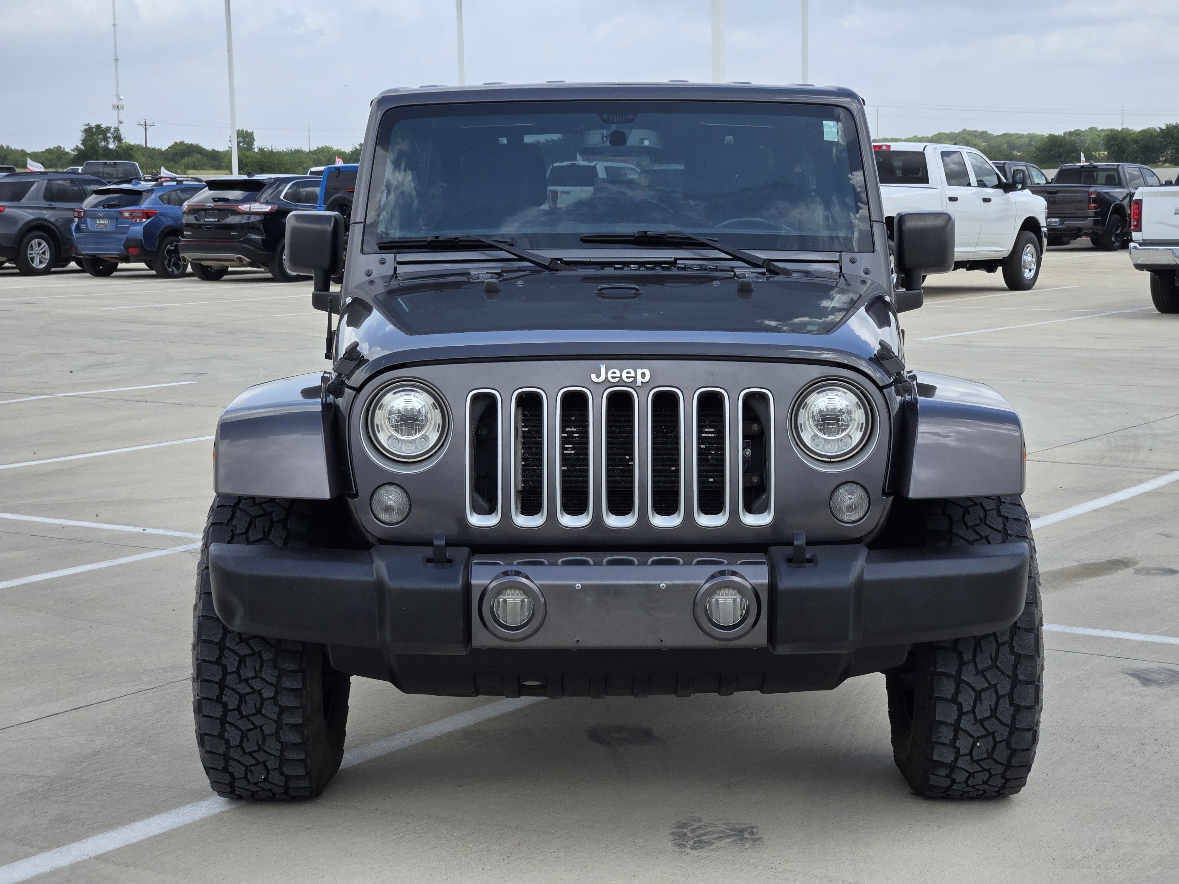 Used 2017 Jeep Wrangler Unlimited Sahara w/ Dual Top Group AWD/4WD image 3