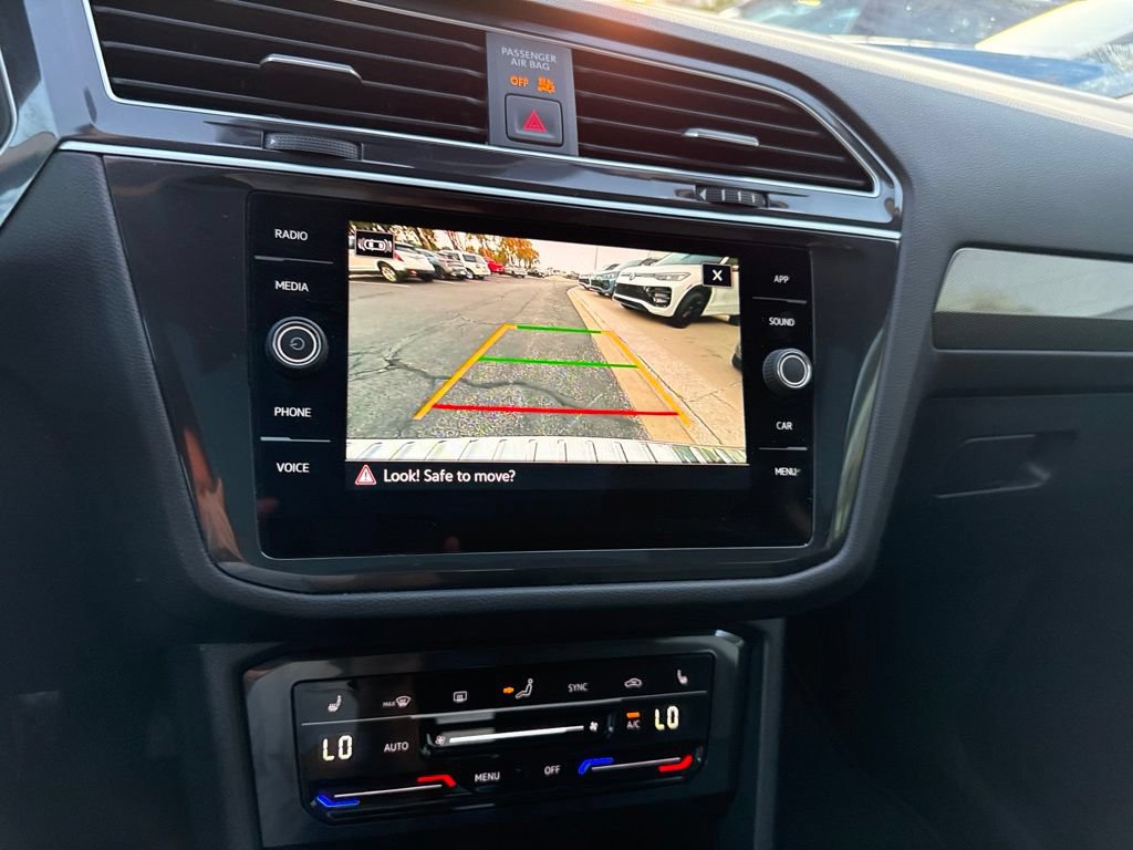 Used 2024 Volkswagen Tiguan SE w/ Panoramic Sunroof Package AWD/4WD image 17