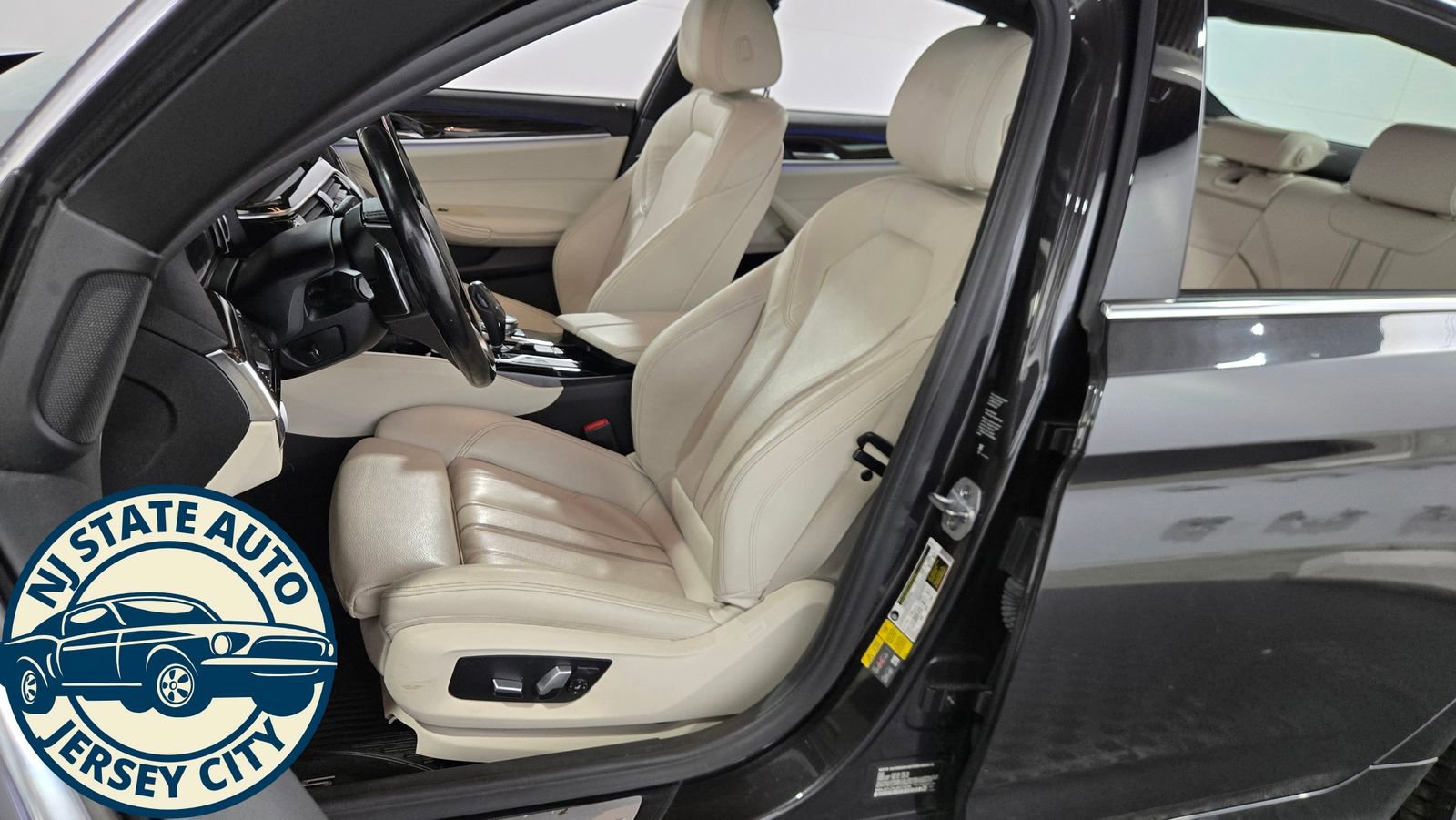 Used 2018 BMW 530e xDrive w/ Premium Package 2 image 27