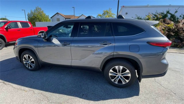Used 2022 Toyota Highlander XLE image 7