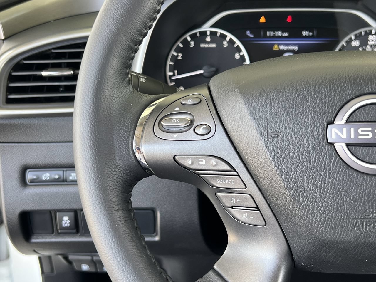Used 2023 Nissan Murano SV w/ SV Midnight Edition Package FWD image 11