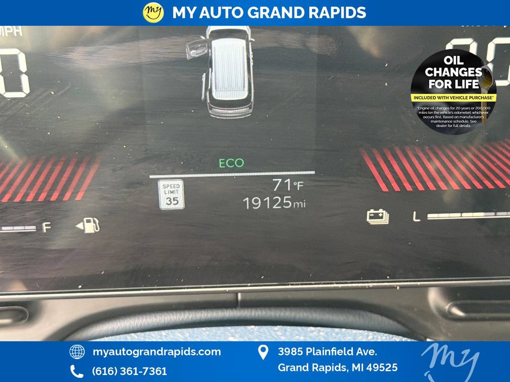 Used 2025 Kia Carnival EX FWD image 18