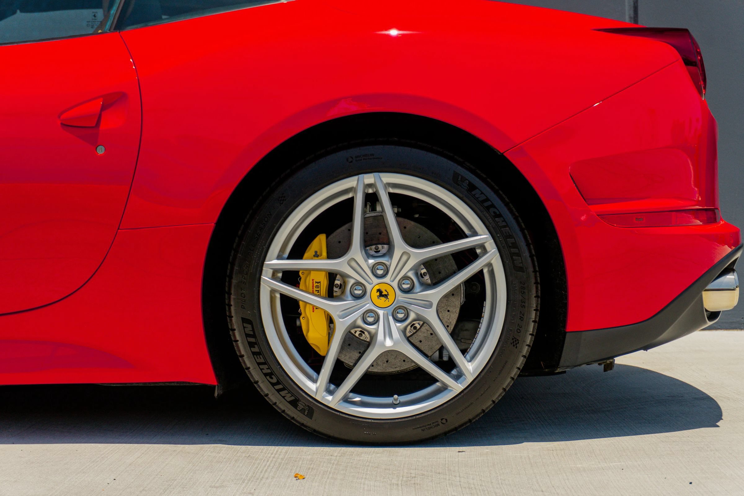 Used 2016 Ferrari California T RWD image 15
