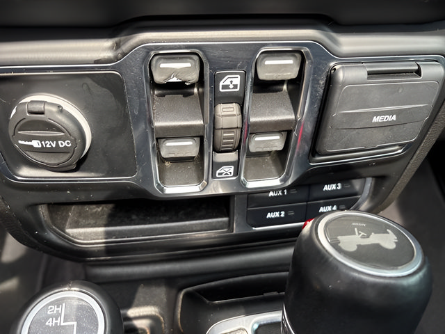 Used 2021 Jeep Wrangler Unlimited Sahara AWD/4WD image 39