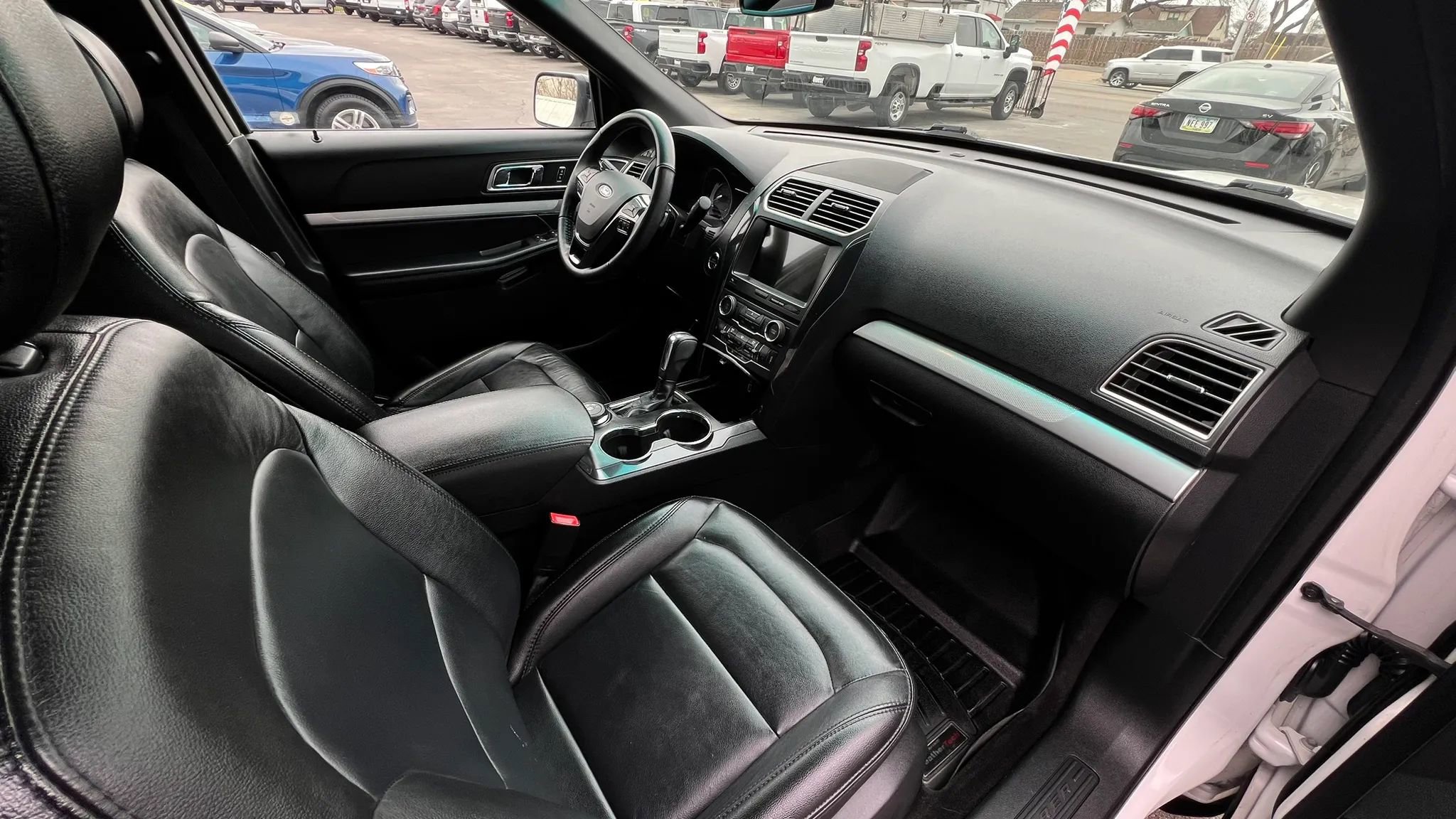 Used 2017 Ford Explorer XLT w/ Equipment Group 202A image 28