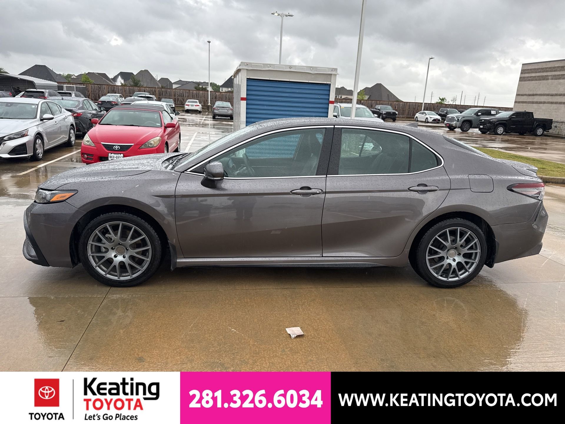 Used 2023 Toyota Camry SE FWD image 4