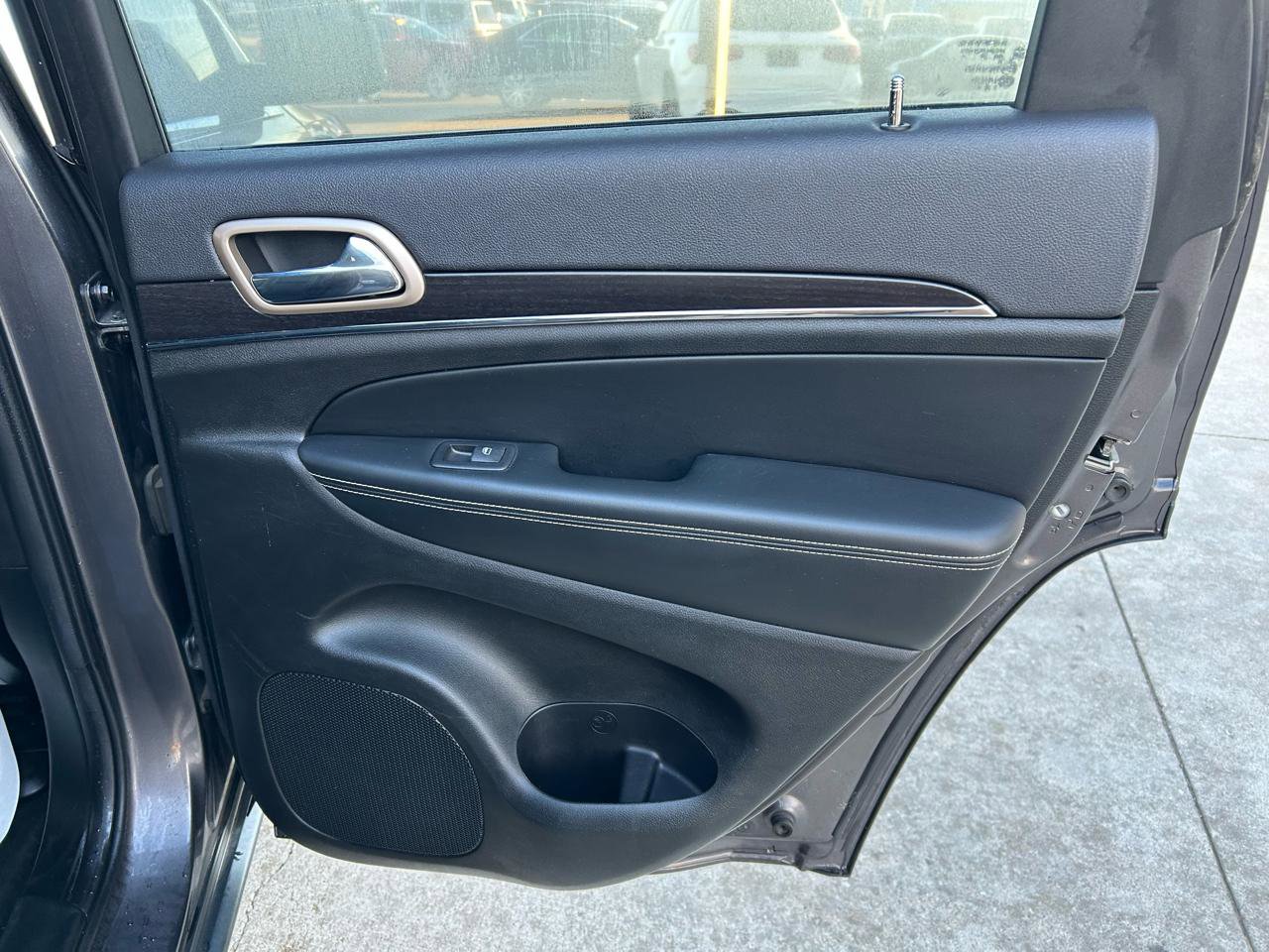 Used 2015 Jeep Grand Cherokee Limited w/ Luxury Group II image 15