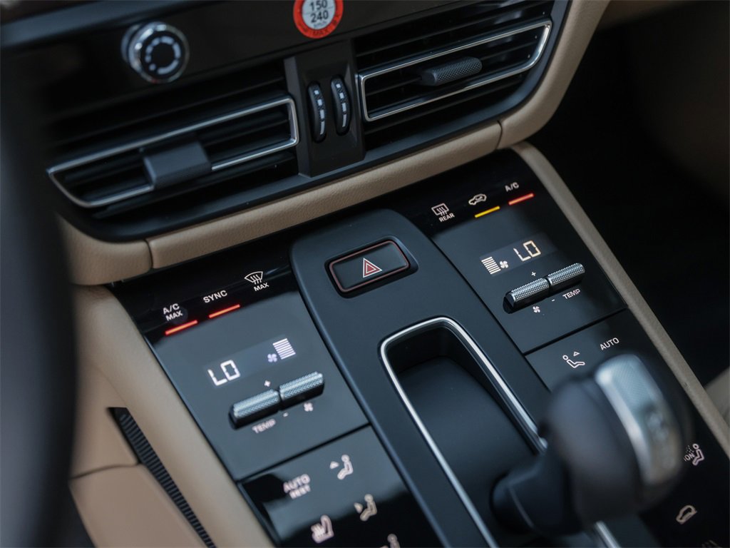 Used 2025 Porsche Macan image 23