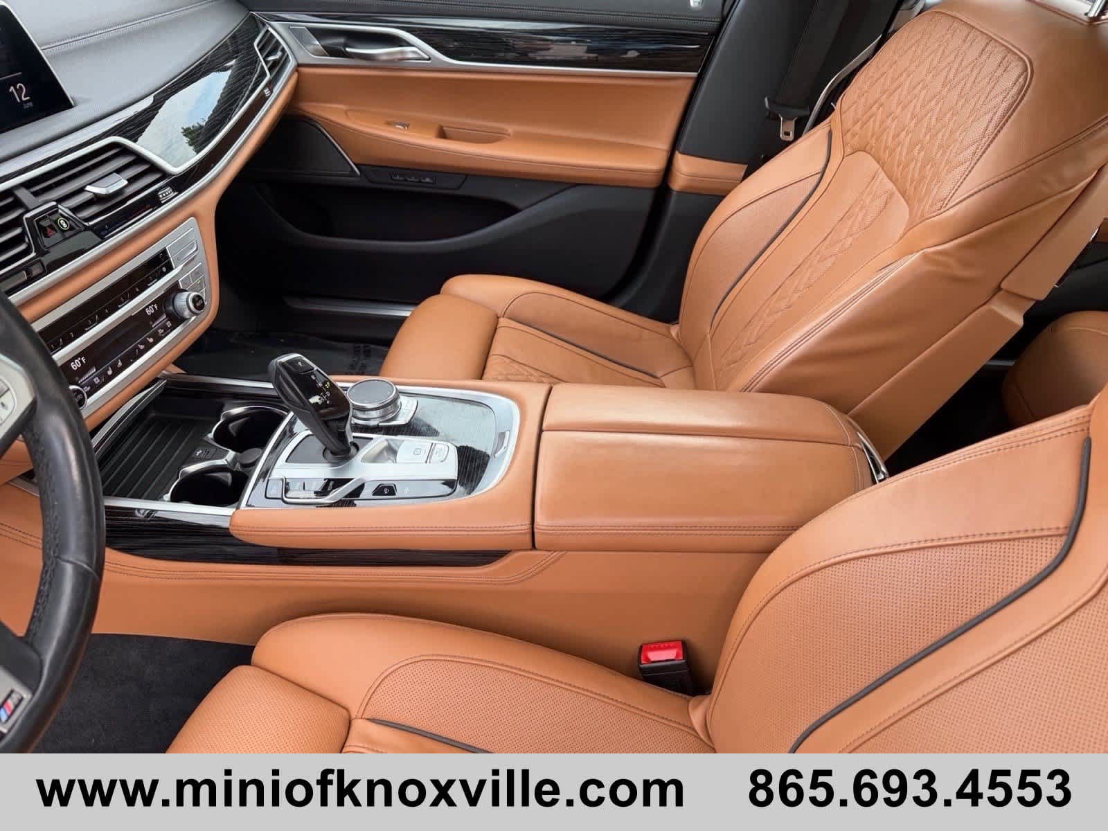 Used 2022 BMW 740i w/ M Sport Package RWD image 11