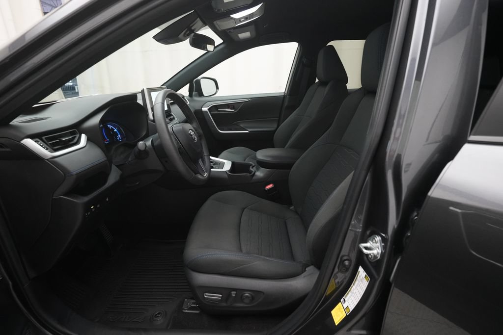 Used 2023 Toyota RAV4 SE w/ SE Grade Weather Package AWD/4WD image 7