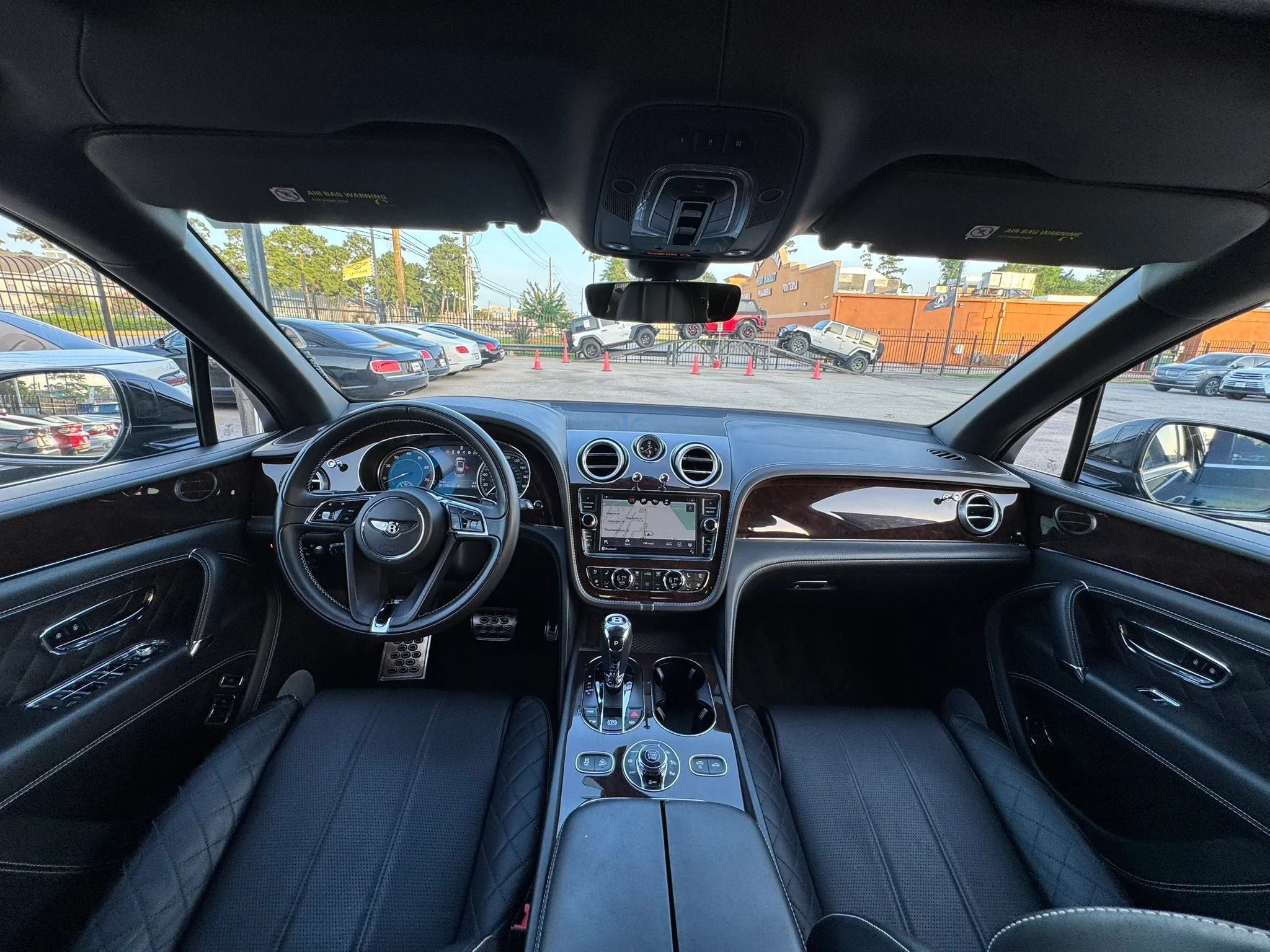 Used 2018 Bentley Bentayga AWD/4WD image 28