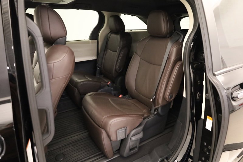 Used 2023 Toyota Sienna Platinum image 34