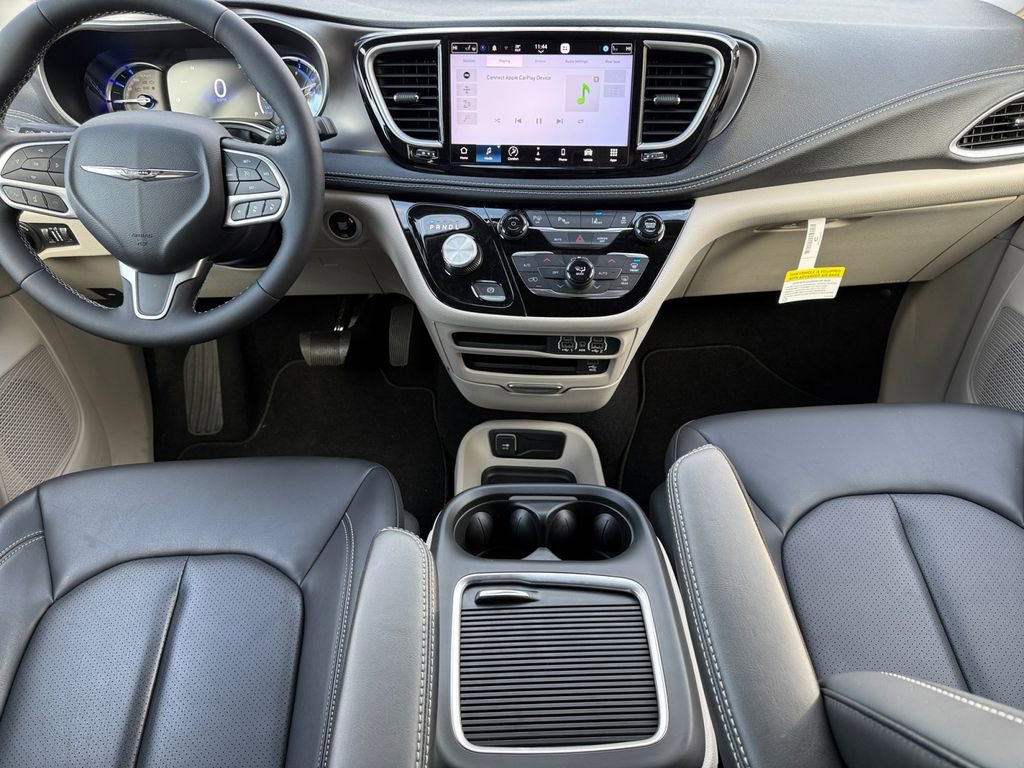 Certified 2023 Chrysler Pacifica Touring-L w/ Uconnect Theater Family Group image 10