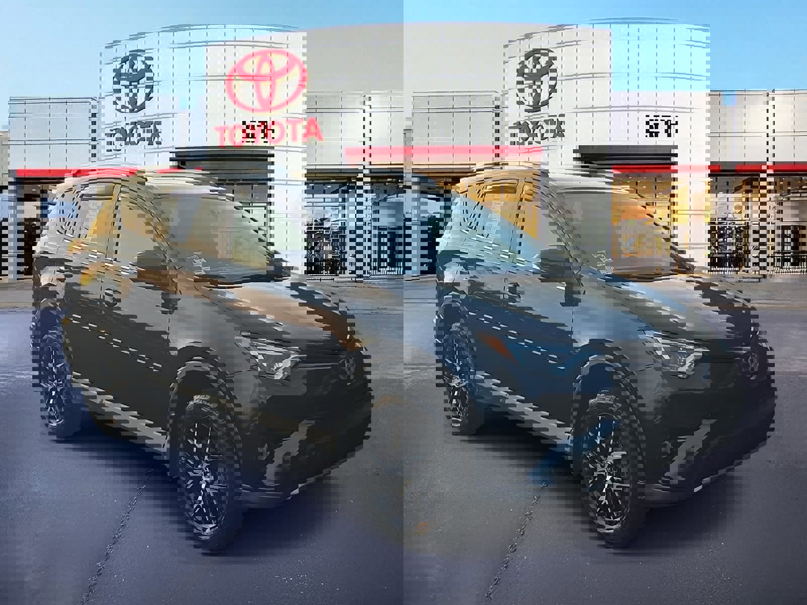 Used 2017 Toyota RAV4 SE w/ Power Special Value Package image 3