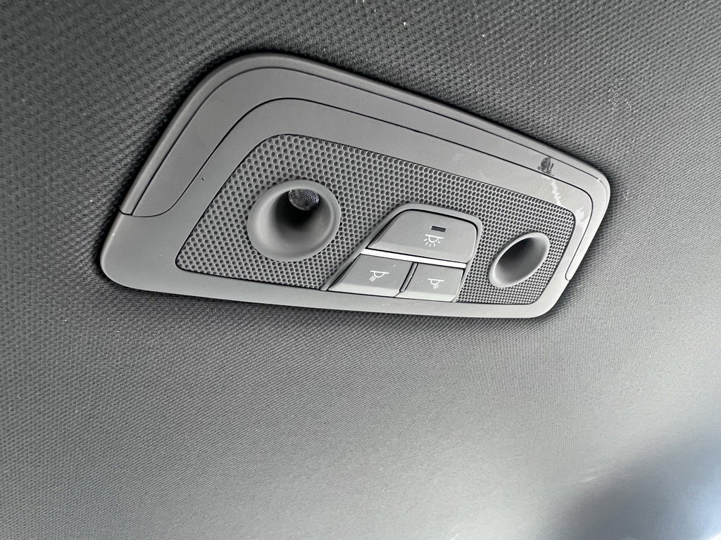 Used 2025 Genesis G70 2.5T image 19