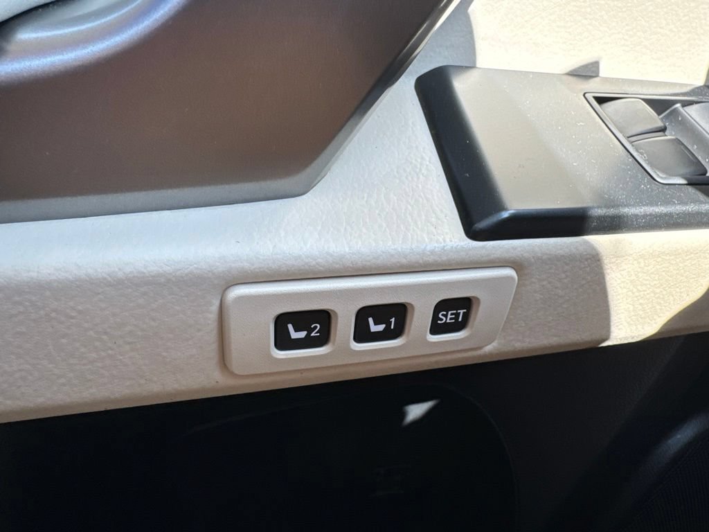 Used 2022 Lexus GX 460 Luxury w/ Sport Design Package AWD/4WD image 7