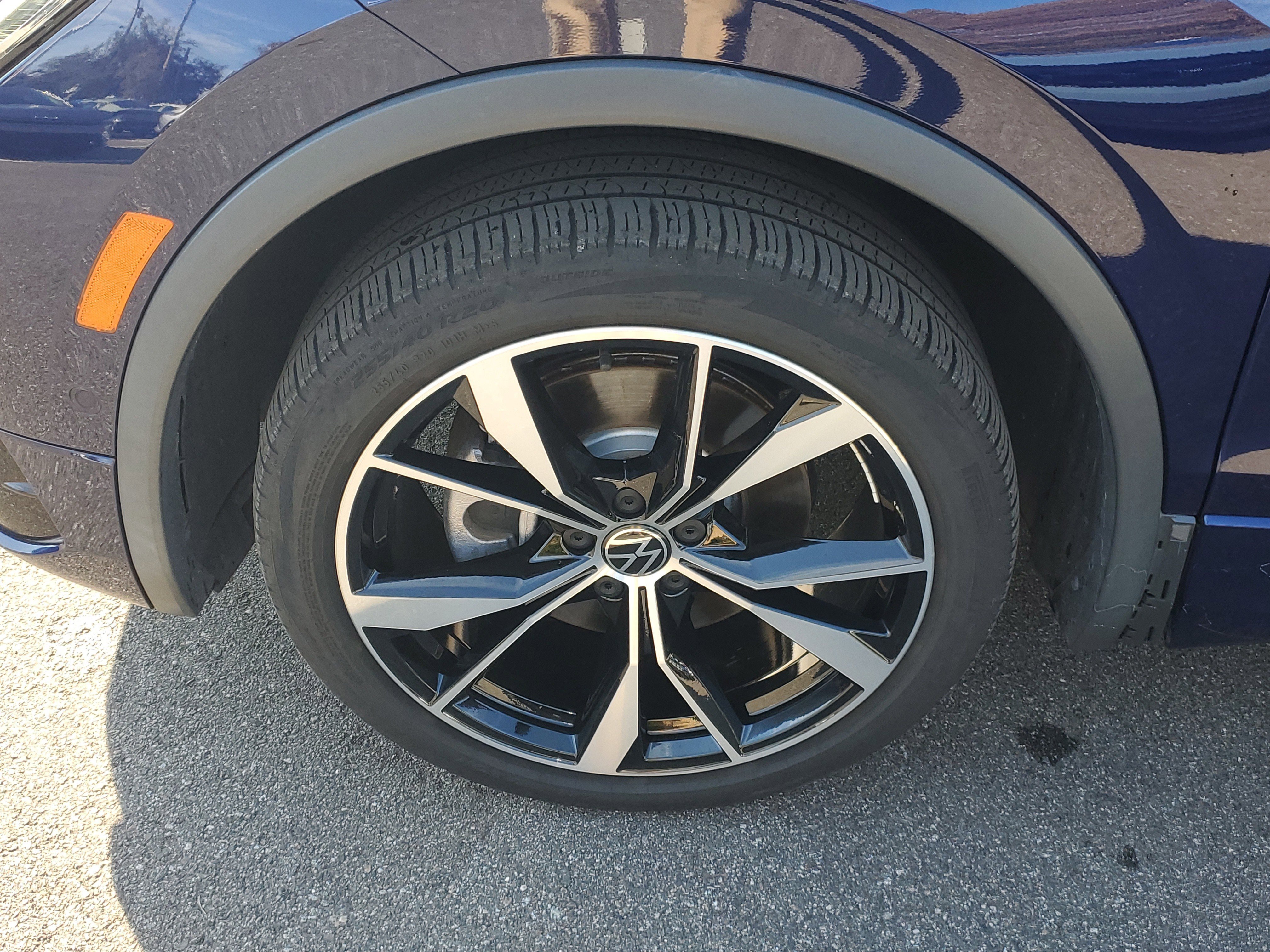 Used 2022 Volkswagen Tiguan SEL R-Line image 41