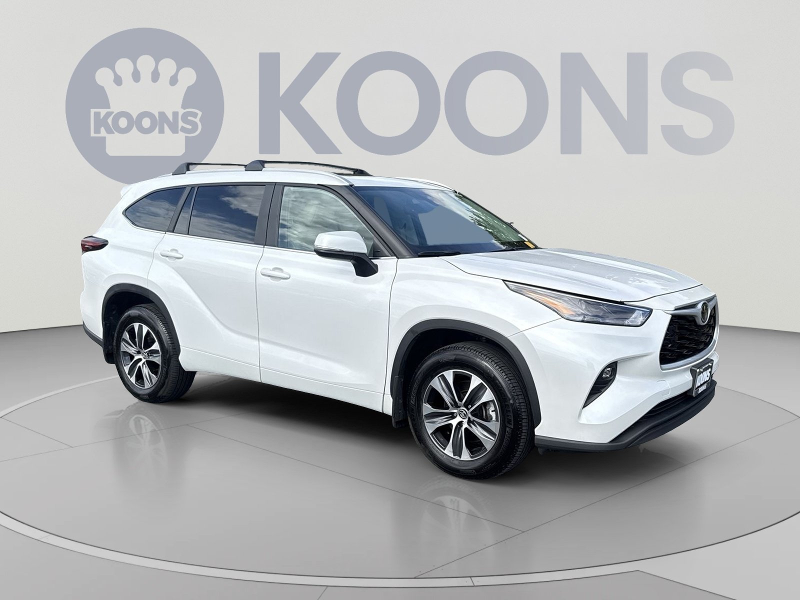 Used 2025 Toyota Highlander XLE AWD/4WD image 2