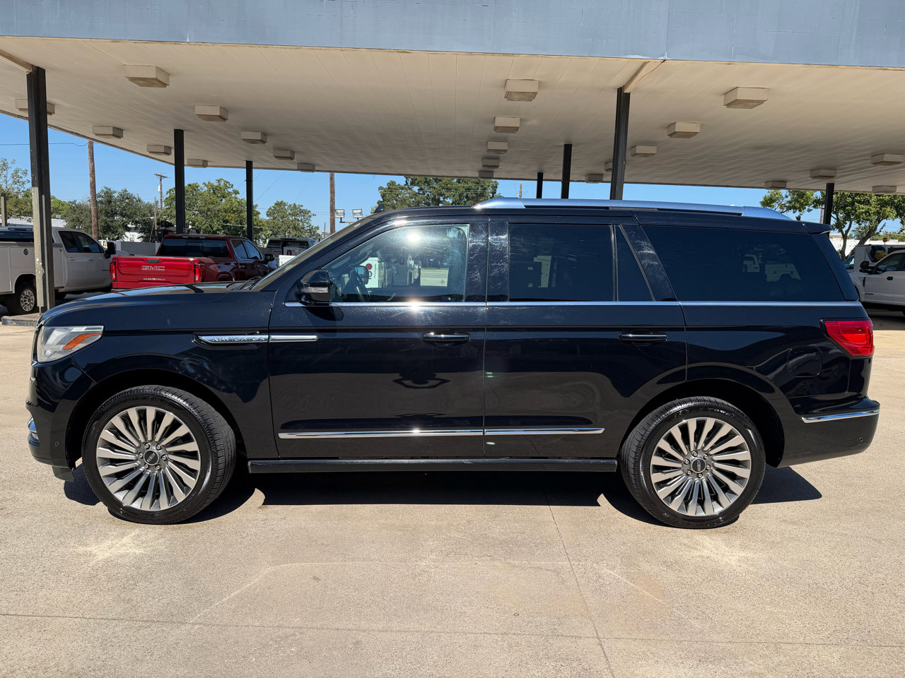 Used 2020 Lincoln Navigator Reserve w/ Luxury Package image 2
