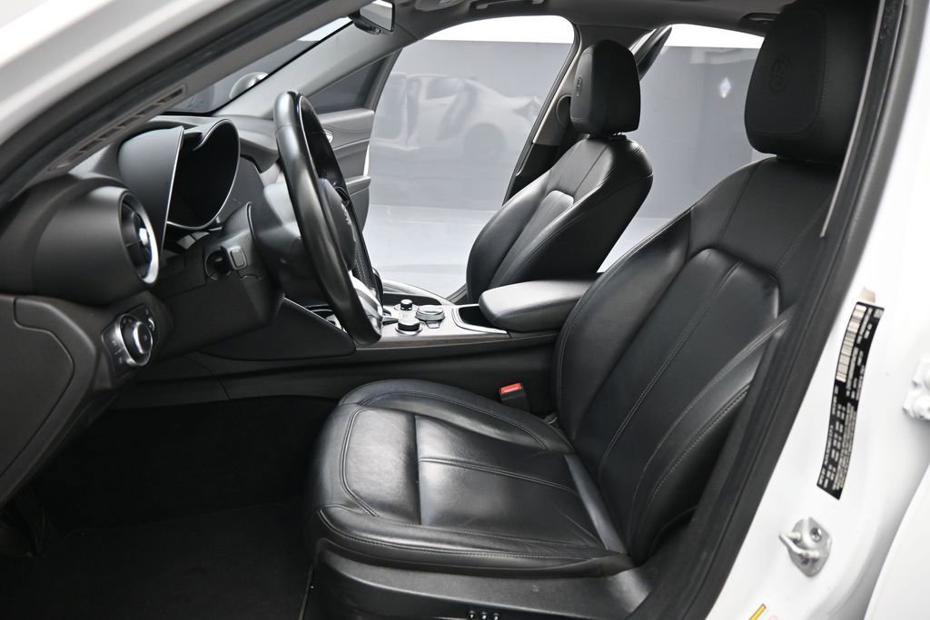 Used 2021 Alfa Romeo Giulia Ti w/ Nero Edizione RWD image 9
