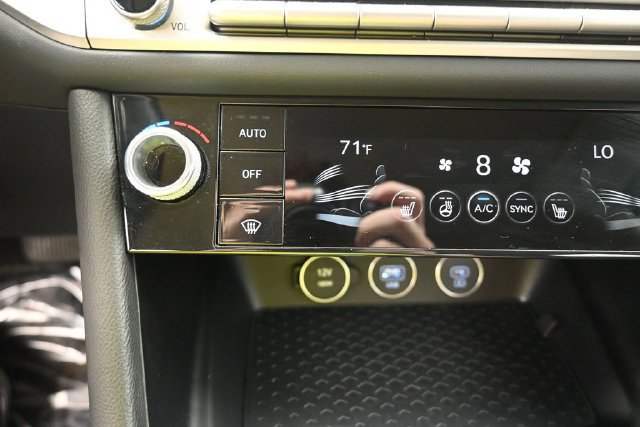 Used 2025 Genesis G70 2.5T AWD/4WD image 24