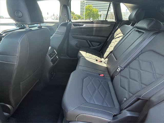 Used 2025 Volkswagen Atlas Cross Sport SE FWD image 5