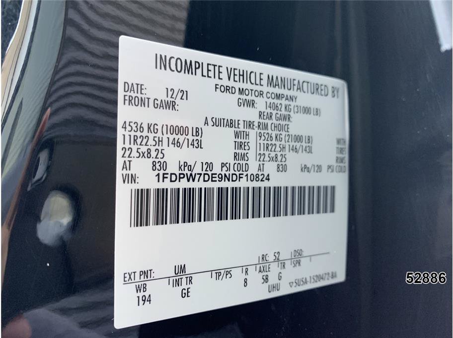 Used 2022 Ford F750 2WD Crew Cab Super Duty image 17