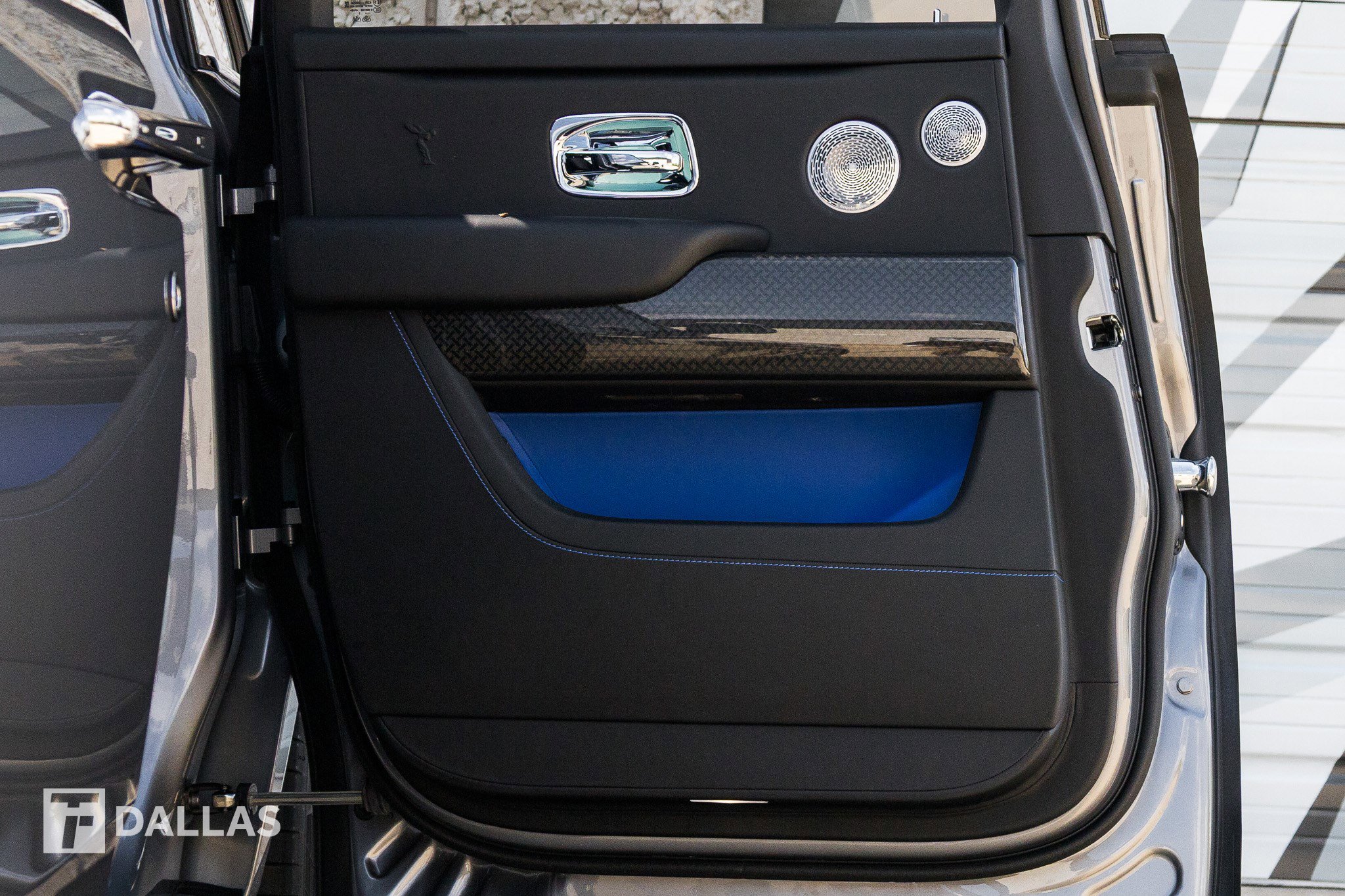 Used 2022 Rolls-Royce Cullinan Black Badge w/ Dark Exterior Package image 30