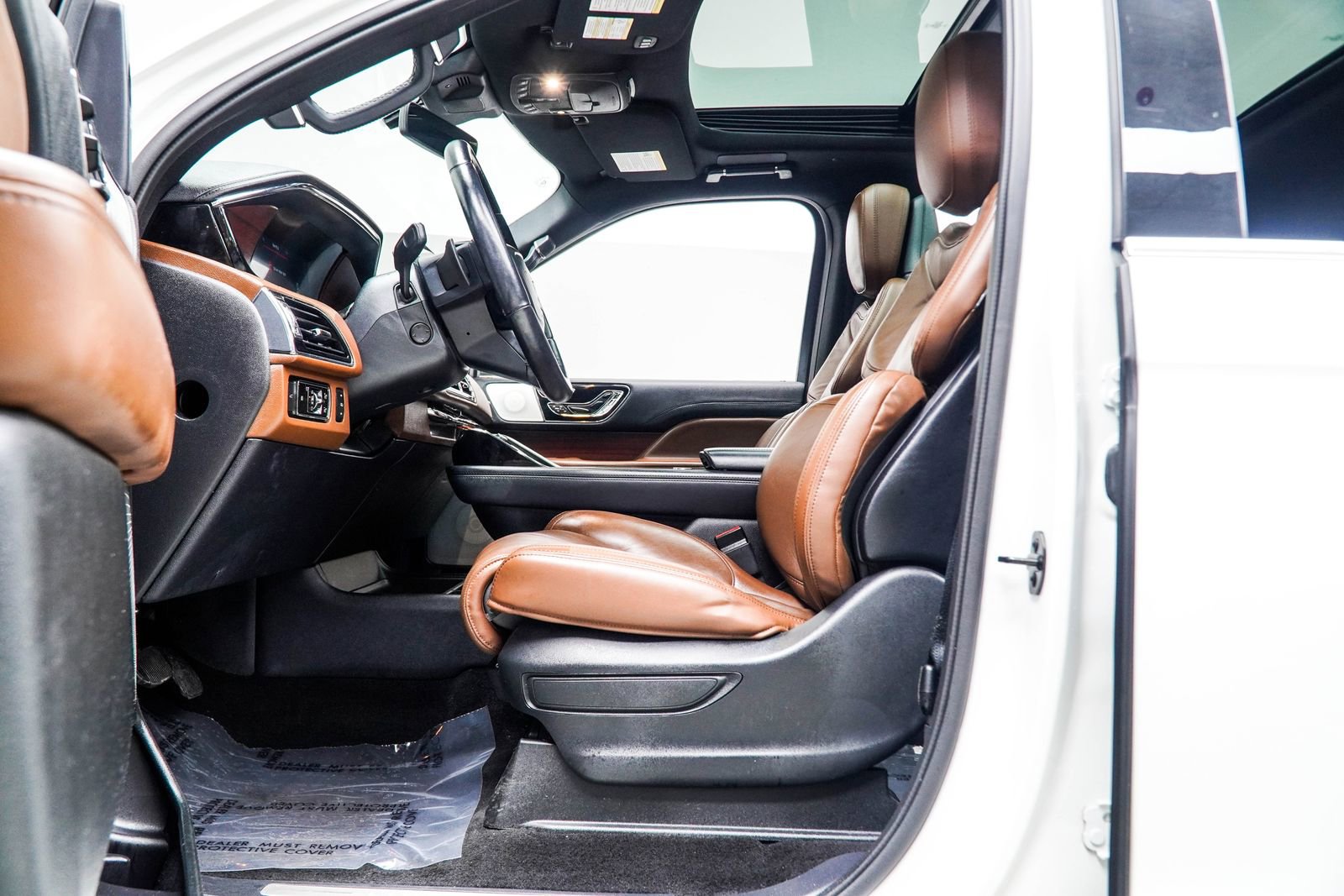 Used 2023 Lincoln Navigator Reserve AWD/4WD image 40