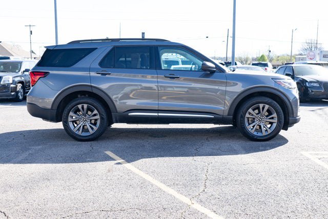 Used 2025 Ford Explorer Active w/ Active Comfort Package AWD/4WD image 6