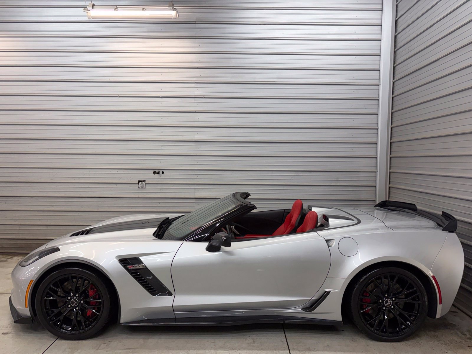 Used 2015 Chevrolet Corvette Z06 w/ 3LZ Preferred Equipment Group RWD image 11
