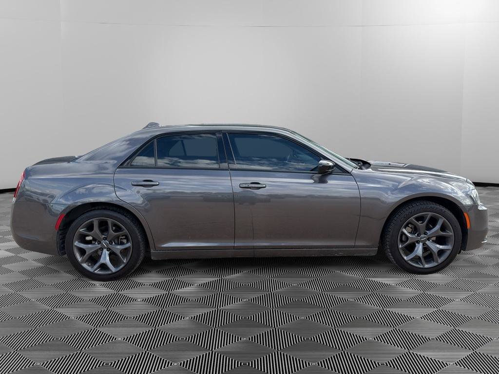 Used 2022 Chrysler 300 Touring w/ Sport Appearance Package RWD image 2