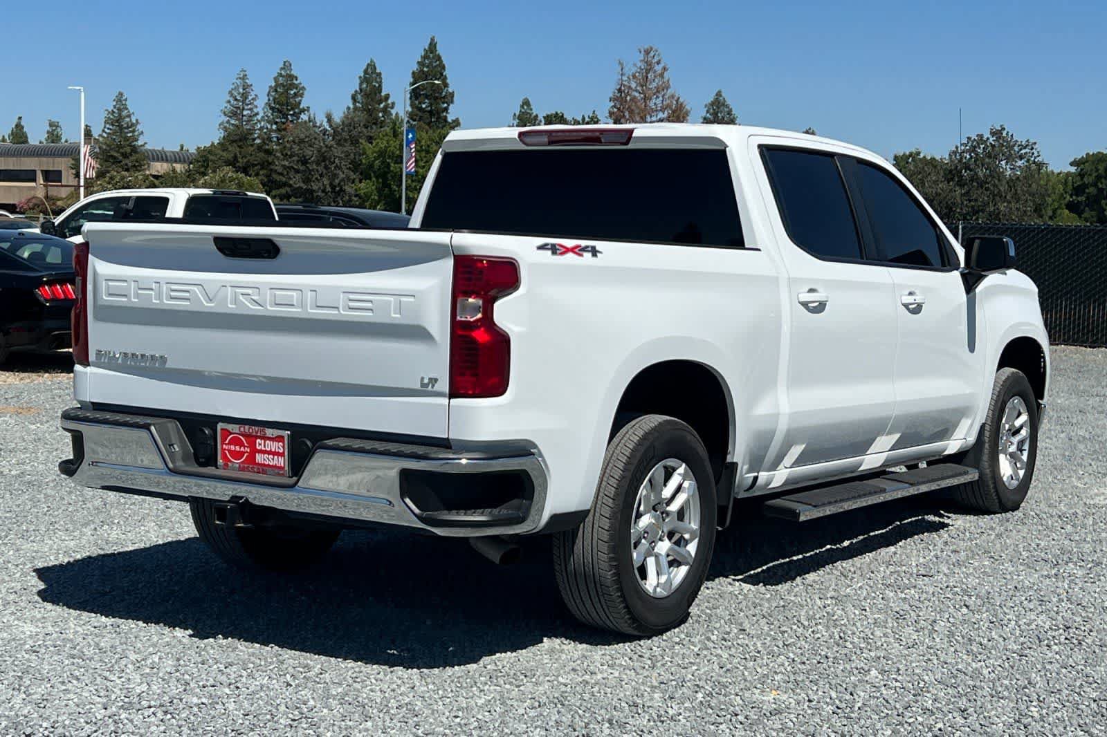 Used 2025 Chevrolet Silverado 1500 LT AWD/4WD image 3