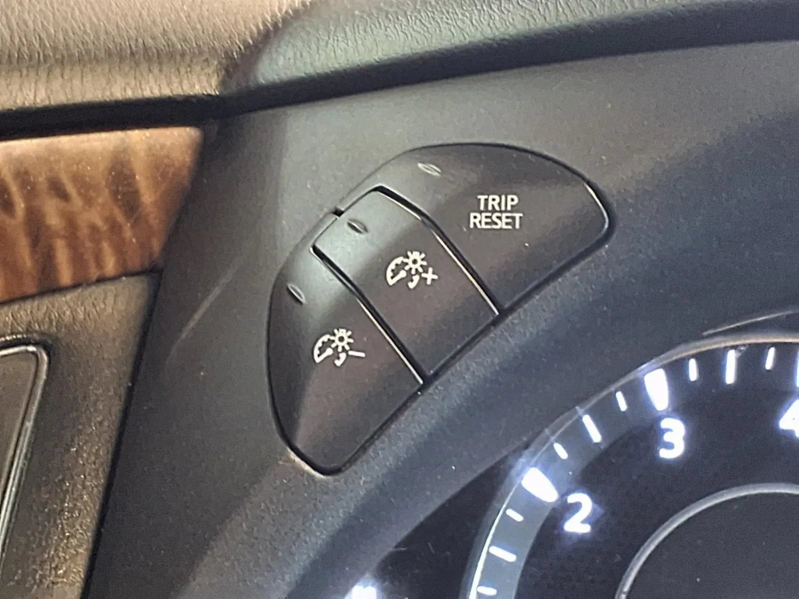 Used 2017 Nissan Armada SV AWD/4WD image 30