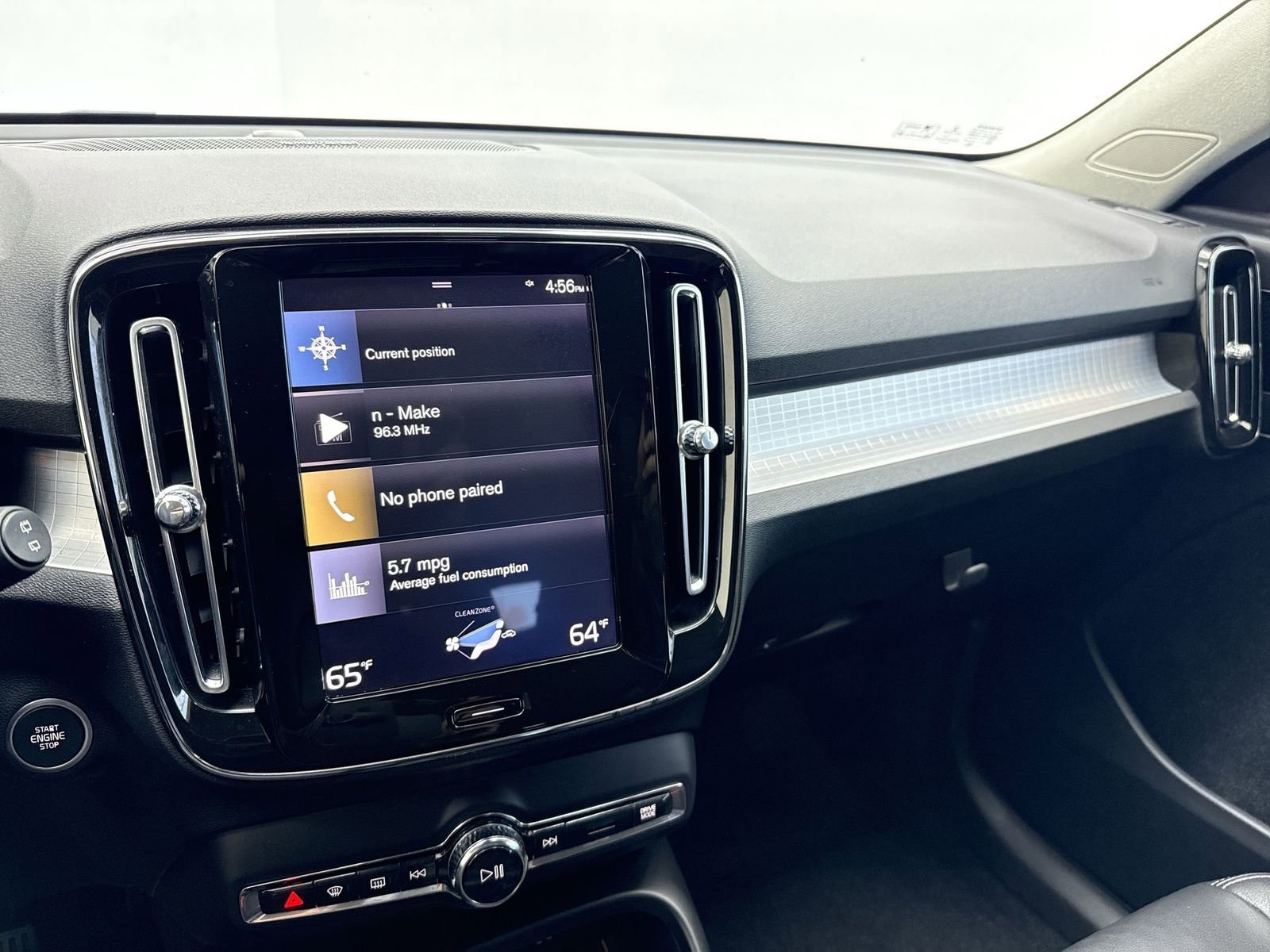 Used 2019 Volvo XC40 T5 Momentum image 17