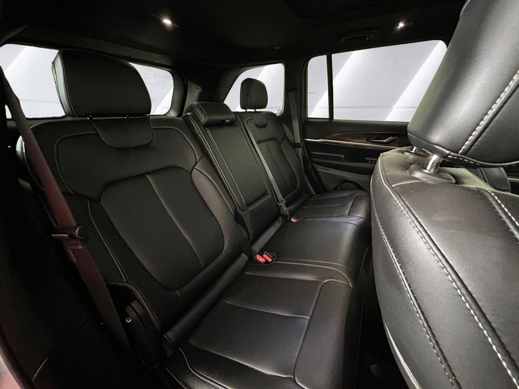 Used 2026 Jeep Grand Cherokee Limited w/ Limited Altitude Package AWD/4WD image 16