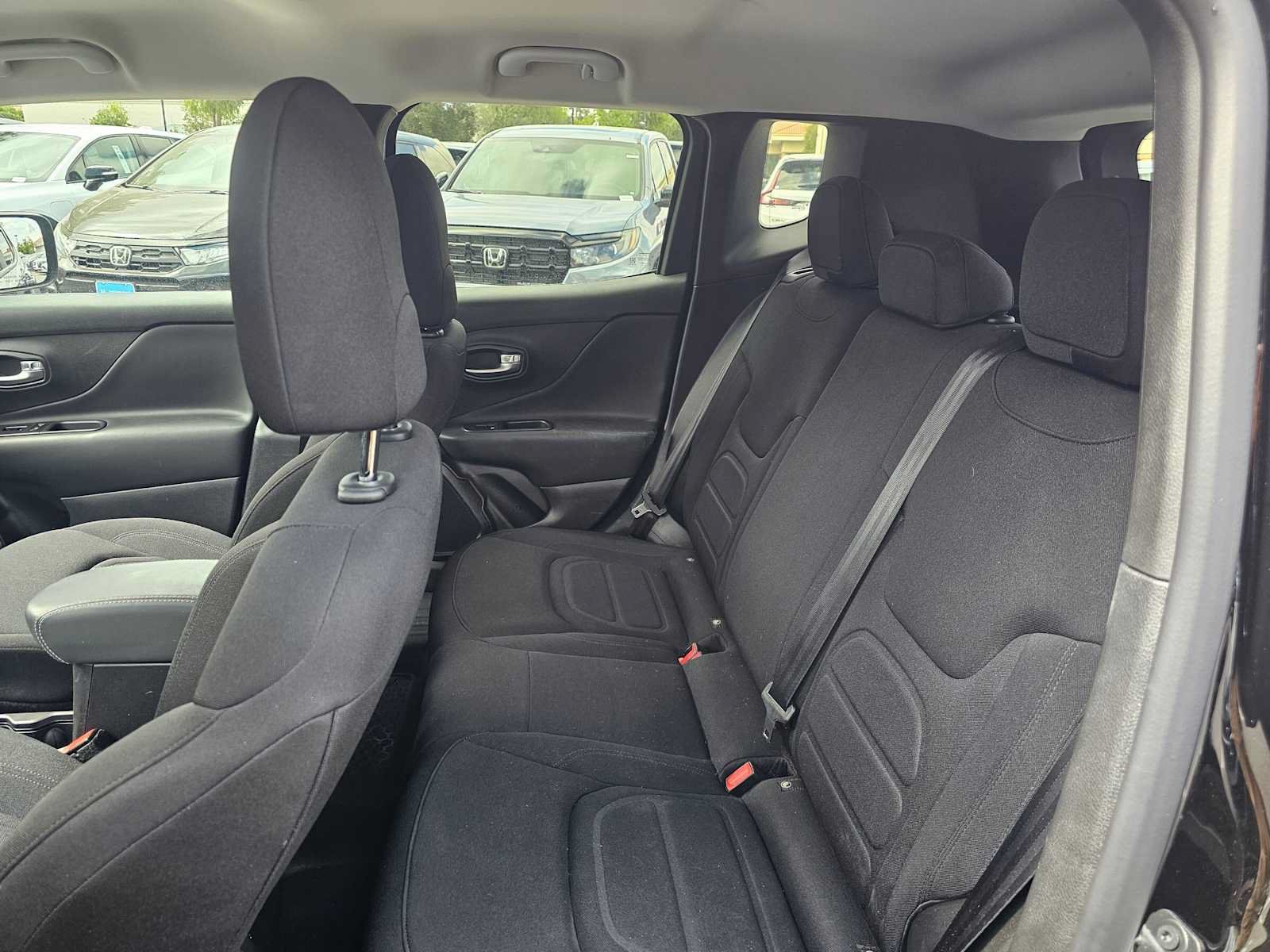 Used 2022 Jeep Renegade Latitude AWD/4WD image 16