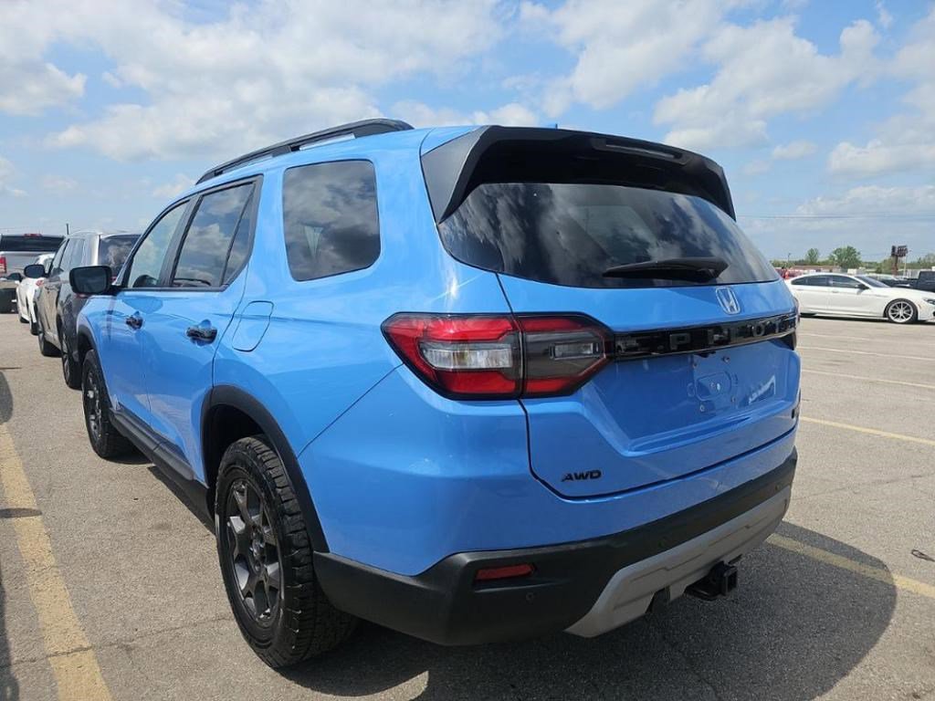 Used 2024 Honda Pilot TrailSport image 5