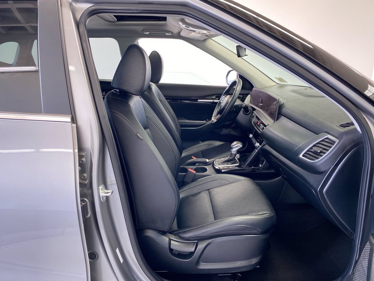 Certified 2025 Kia Seltos EX w/ EX Sunroof Package FWD image 30